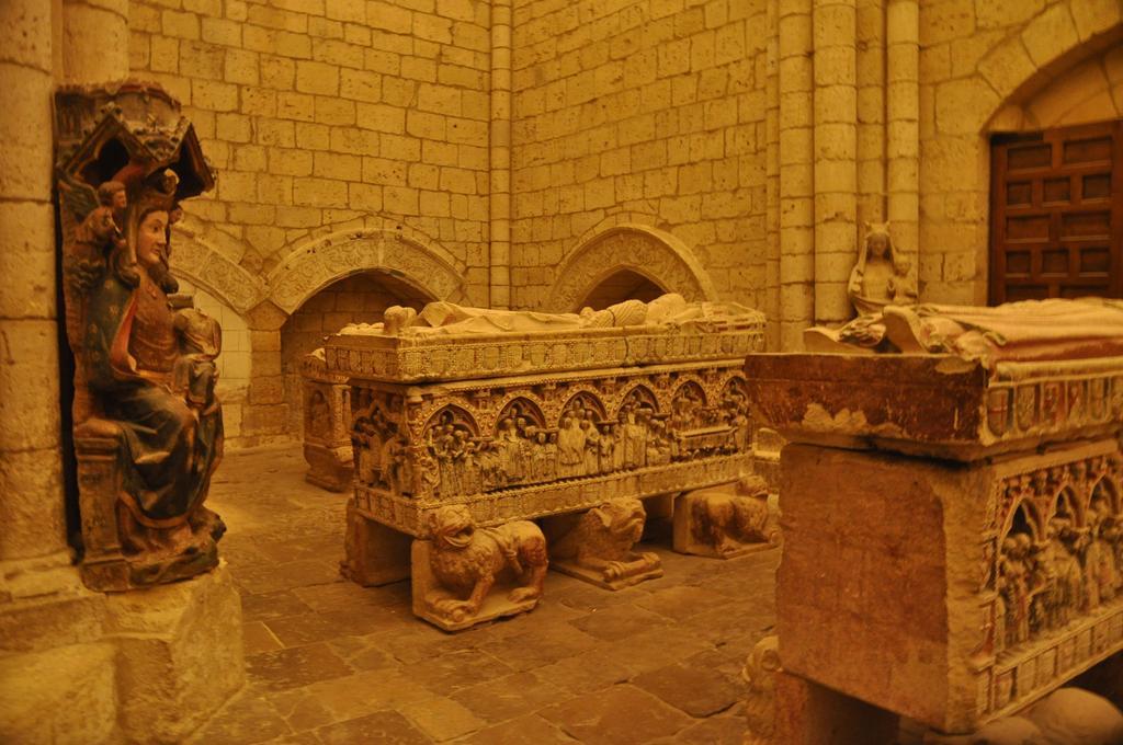 Las Cantigas Villalcazar de Sirga Exterior photo